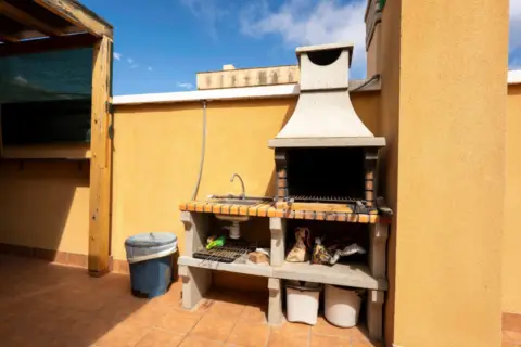 Casa adosada en calle Princesa Ifara