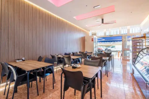 Local comercial en Avenida Claudio Delgado Diaz, 87