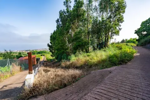 Terreno en calle de Melchor Álvarez