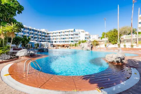 Estudio en Avenida de José Miguel Galván Bello