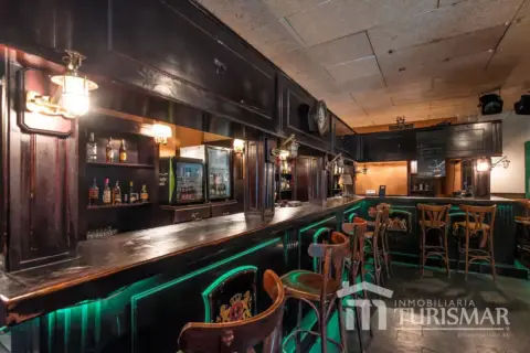 Local comercial en calle Médico Rey García, 1