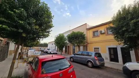 Casa adosada en calle de Cuacos de Yuste, 14