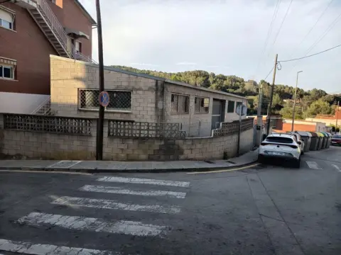 Nave industrial en Can Tintorer - Can Pere Boir - Can Tries