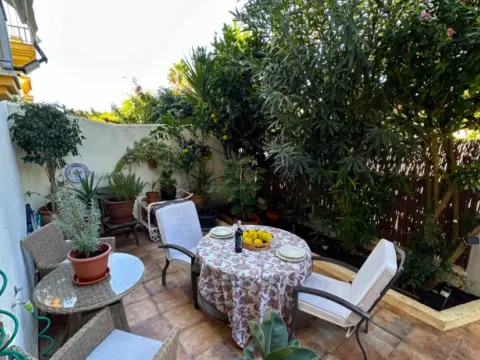 Casa adosada en calle Rodrigo Pérez Ponce