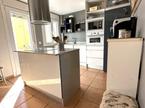 Casa adosada en calle Rodrigo Pérez Ponce