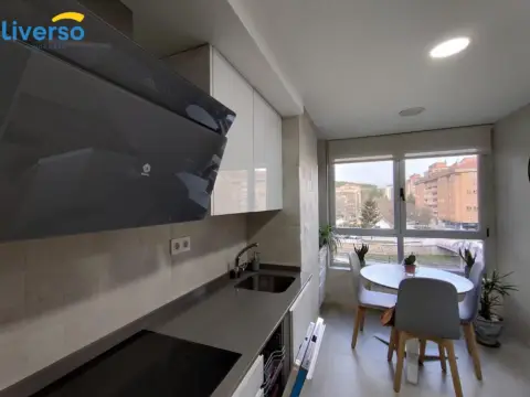 Piso en Avenida de los Reyes Católicos