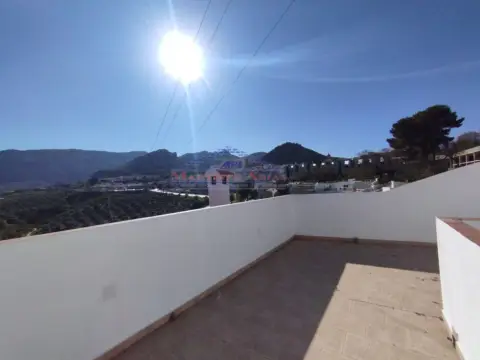 Casa adosada en calle Agustina de Aragón