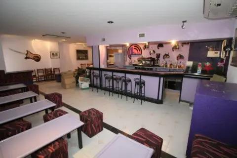 Local comercial en calle San Pedro Bautista, 8
