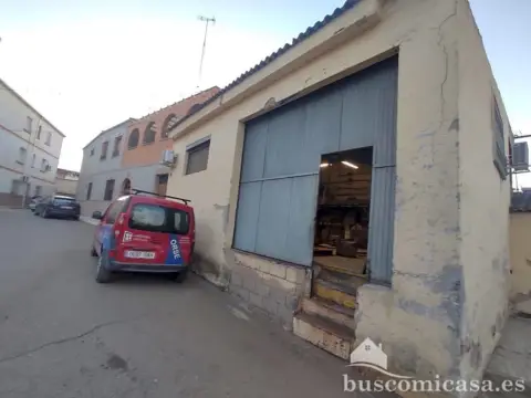Nave industrial en calle del Río Guadalén