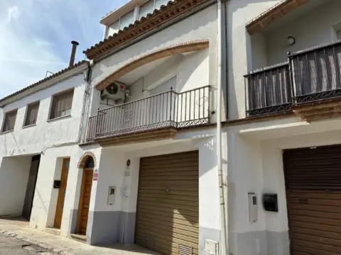 Casa adossada a Carrer del Raval