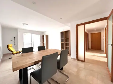 Piso en Carrer d'Al-Homaydi