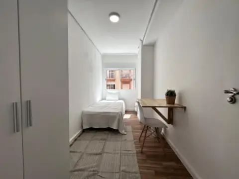 Habitación en Carrer de Barcelona