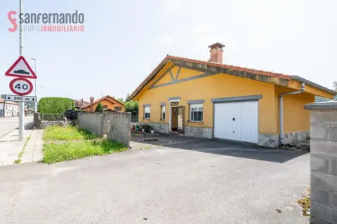 Chalet en Barrio de Riestre