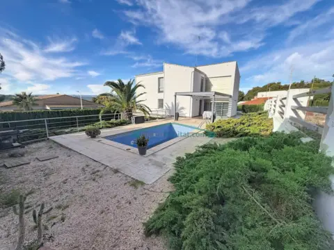 Chalet en Urbanizacion La Lloma D Horquera