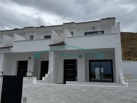 Casa adosada en Valle del Sol - Rio Park