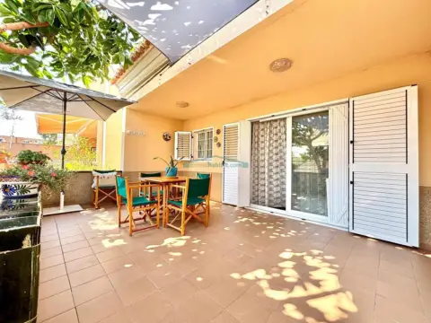 Casa pareada en Carrer Genoves