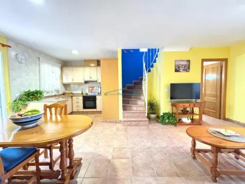 Casa pareada en Carrer Genoves