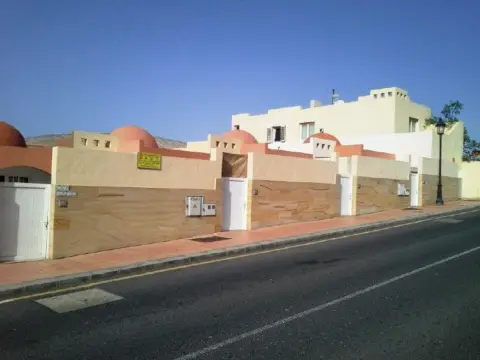 Casa adosada en calle Playa de La Jaqueta