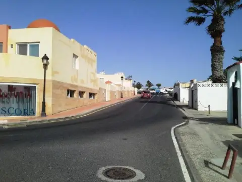 Casa adosada en calle Playa de La Jaqueta