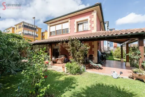 Chalet en Paseo Fernández Vallejo, 55