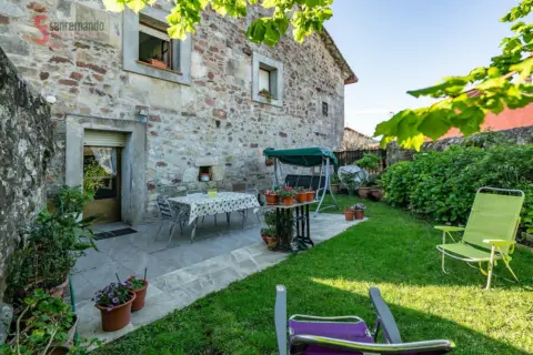 Casa pareada en calle Viernoles-Herre