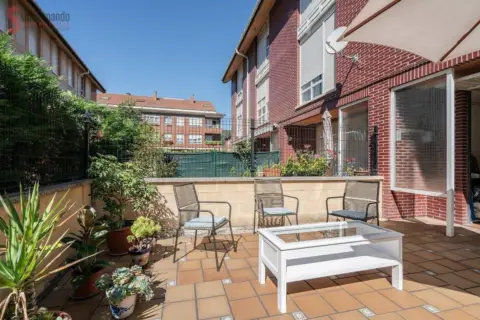 Casa adosada en calle de la Hoya, 5