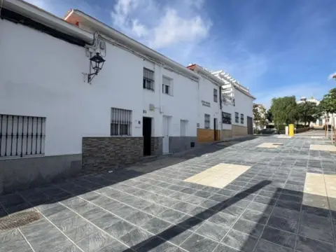 Casa en Avda Miguel Hernandez