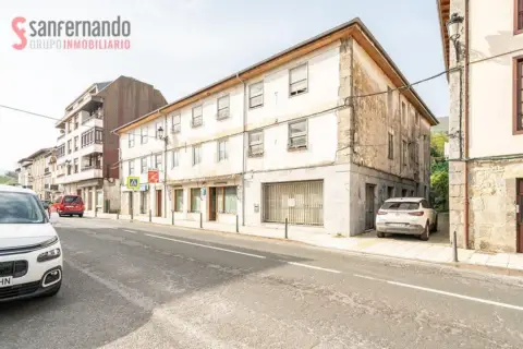 Edificio en Alceda