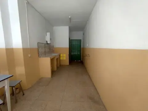 Local comercial en Paseo de la Constitución, 148