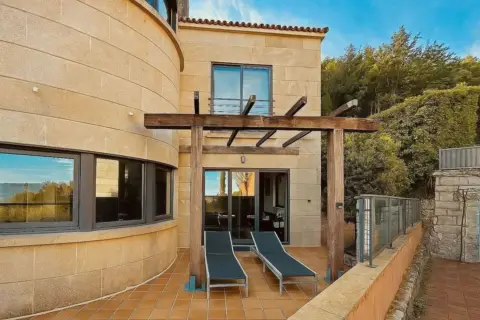 Casa pareada en calle Illa Canosa