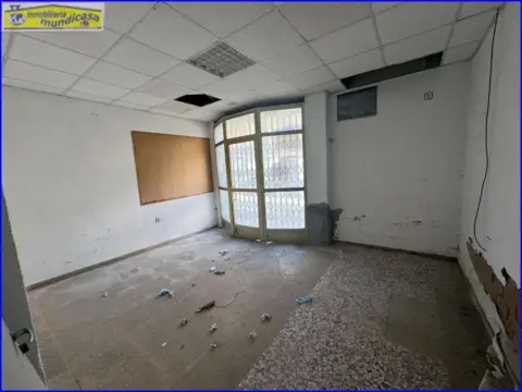 Local comercial en Cuatro Esquinas