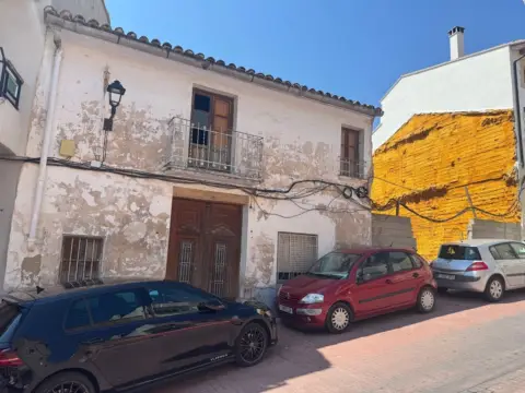 Casa adosada en Carrer de Ramón y Cajal, 3