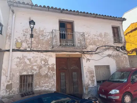Casa adosada en Carrer de Ramón y Cajal, 3