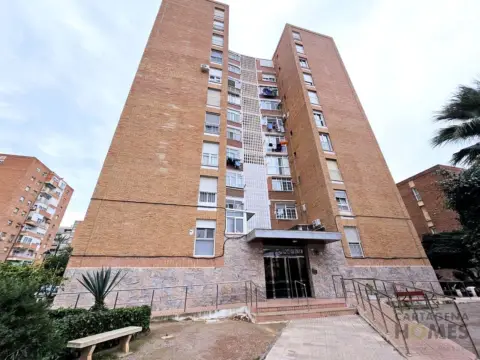 Piso en Avenida de la Reina Victoria Eugenia, 44