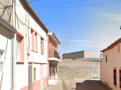 Casa pareada en calle de Donante, 9