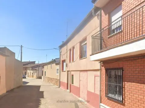 Casa pareada en calle de Donante, 9