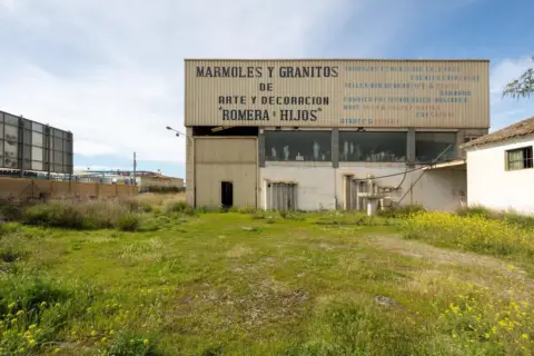 Nave industrial en Carretera de Pinos Puente, 48