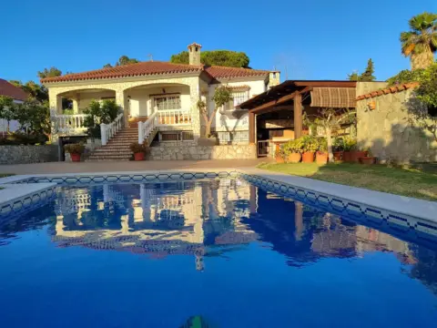Chalet en La Colonia - los Pinos