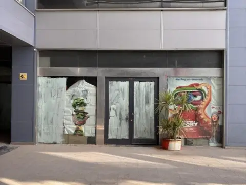 Local comercial en calle de Luisa López Fijo, 1