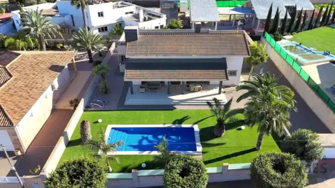 Chalet en calle de Loma Farias, 23