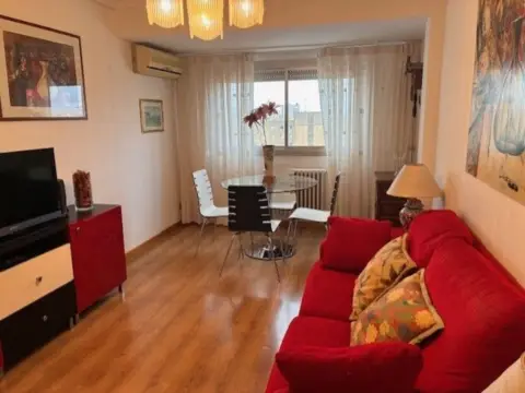 Piso en calle de Violante de Hungría