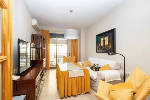 Piso en calle Doctor Adelardo Mora