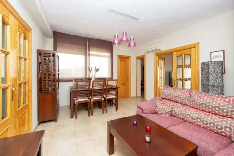 Piso en calle Doctor Adelardo Mora