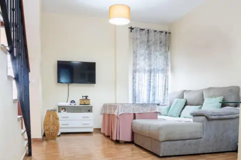 Casa adosada en calle de Federico López Pereira