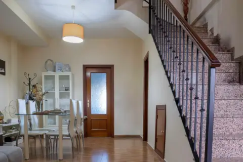 Casa adosada en calle de Federico López Pereira