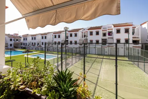 Casa adosada en calle Cordoneras