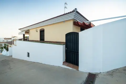 Casa en calle Avenida de los Conquistadores,