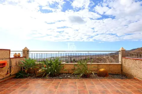 Casa pareada en calle Panizo, 1