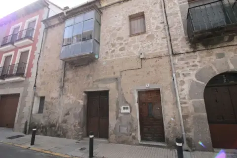 Casa adossada a calle Álvaro de Luna, 17