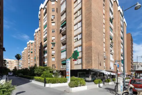 Apartamento en calle C. Alminares del Genil, 2, 4O B